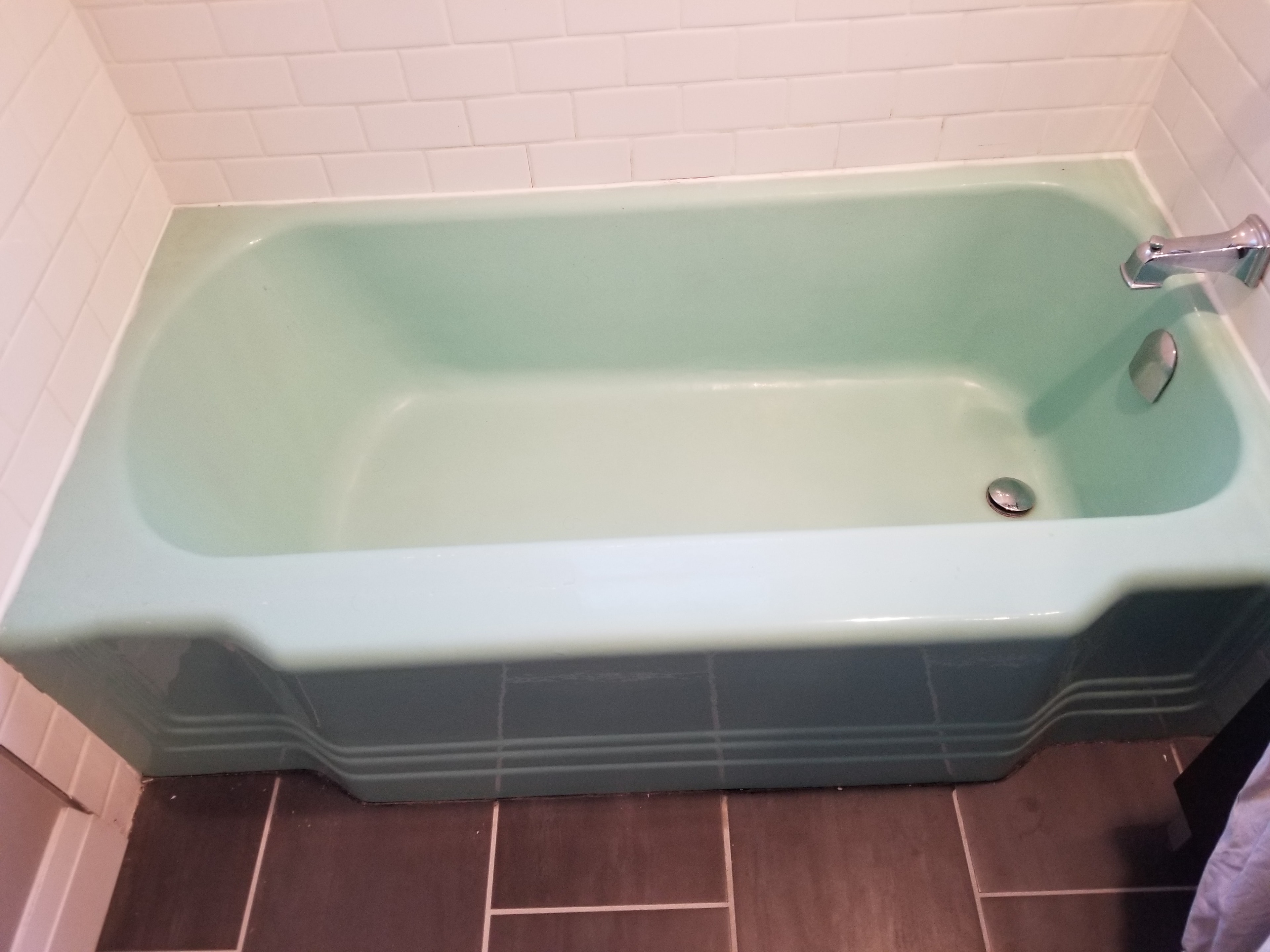 Mint Green Tub — Before Refinishing